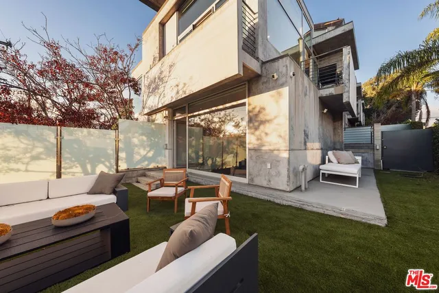 $2,695,000 | 235 Ocean Park Boulevard, Unit 1, Santa Monica, CA 90405