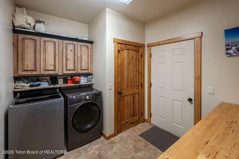 $1,700,000 | 1384 County Road 110, Etna, WY 83118