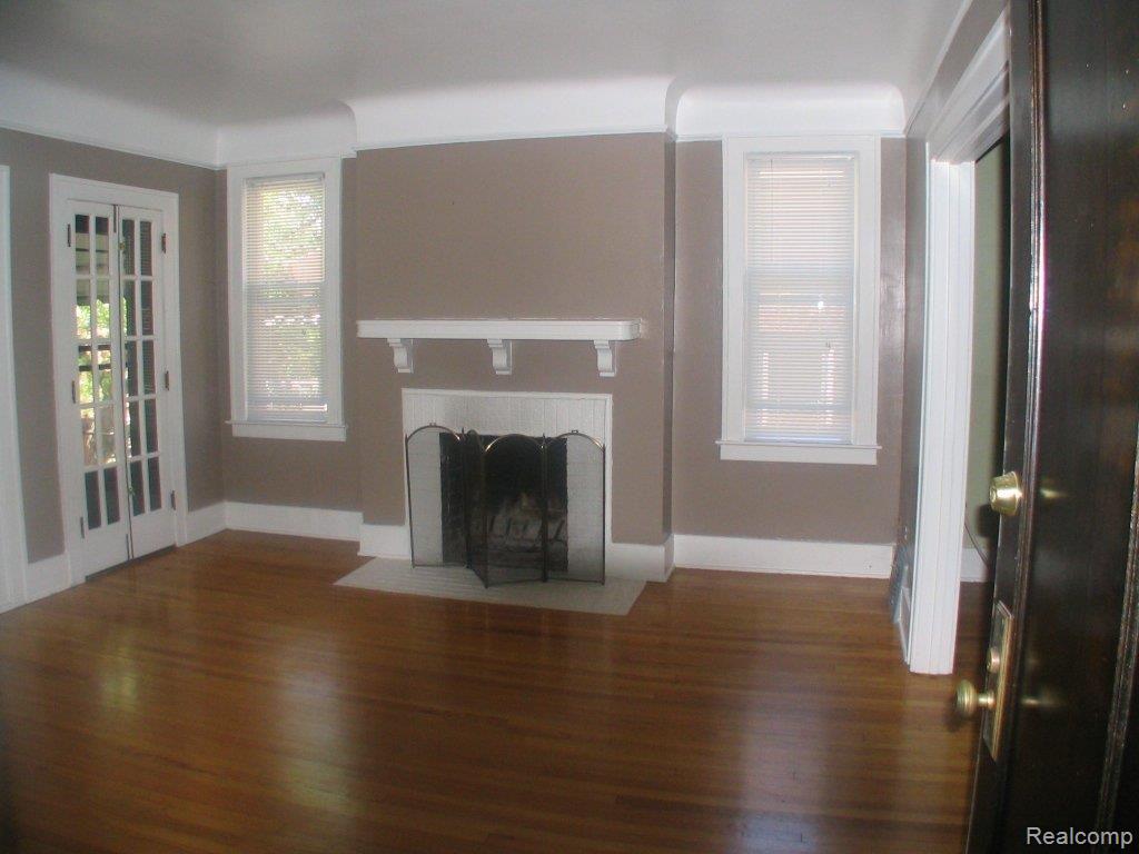 938 Nottingham Road Grosse Pointe, MI 48230 - Photo 9 of 11 Upper Living 2