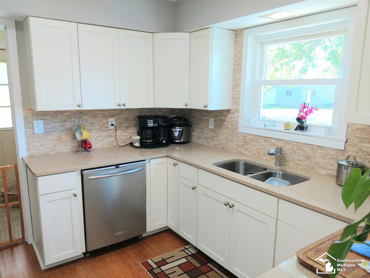 5087 East Dunbar Road Monroe, MI 48161 - Photo 11 of 19 31388757-11.JPG