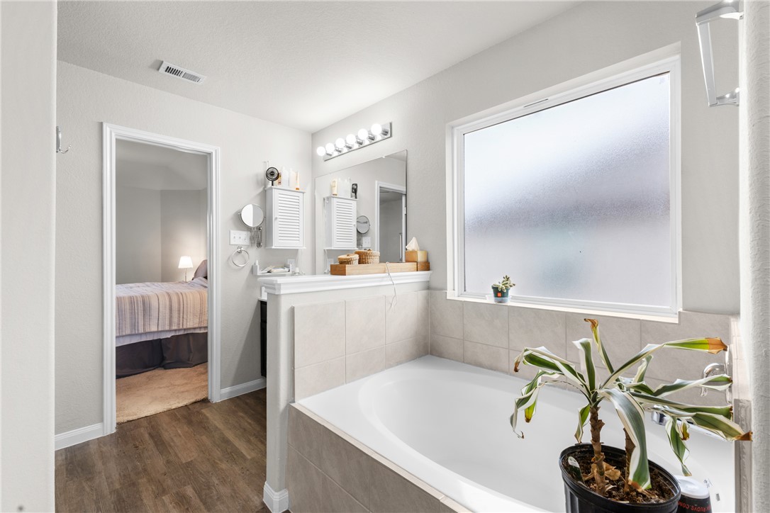 984 Crossing Drive Bryan, TX 77803 - Photo 16 of 29