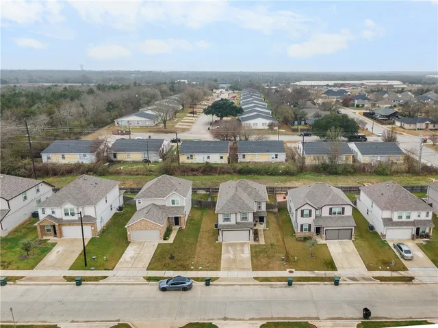 $320,000 | 984 Crossing Drive, Bryan, TX 77803