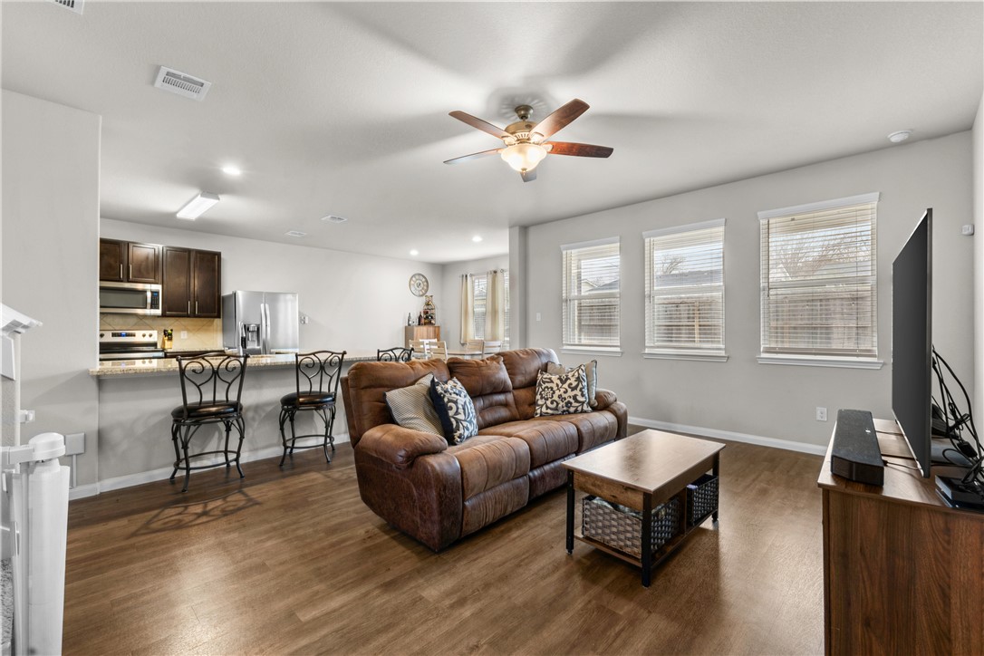 984 Crossing Drive Bryan, TX 77803 - Photo 6 of 29