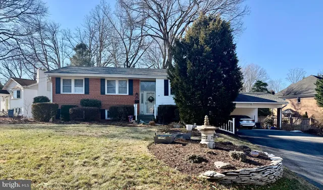 $1,300,000 | 6535 Old Chesterbrook Road, McLean, VA 22101