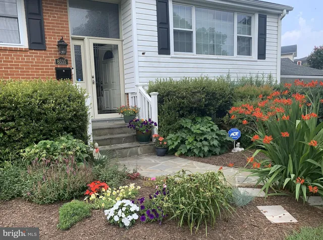 $1,300,000 | 6535 Old Chesterbrook Road, McLean, VA 22101