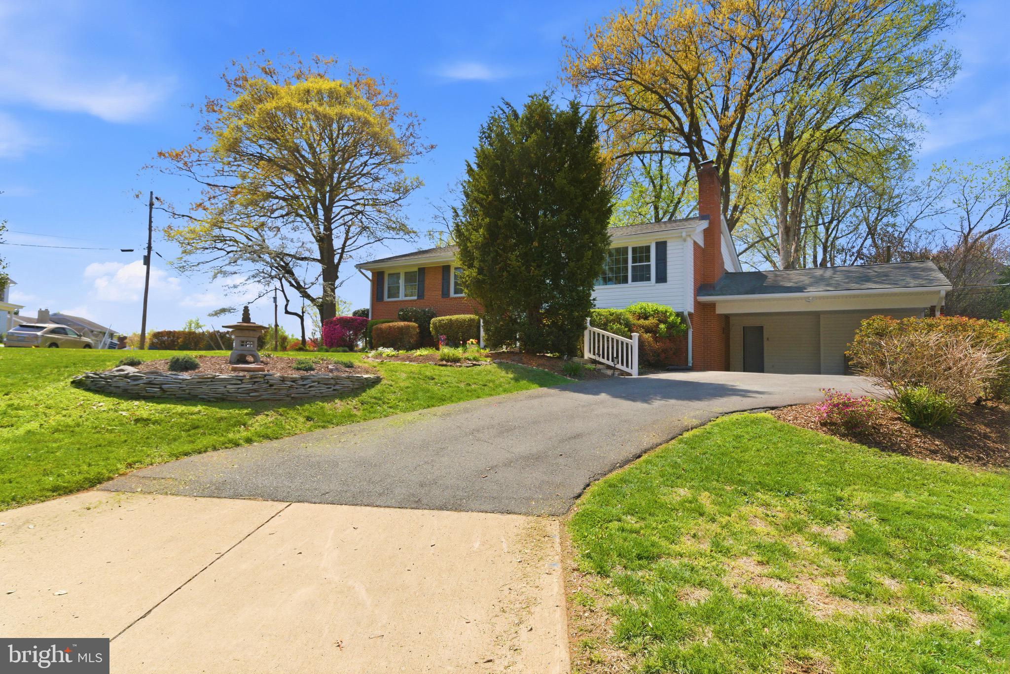 6535 Old Chesterbrook Road McLean, VA 22101 - Photo 4 of 50 a front view of a house with garden