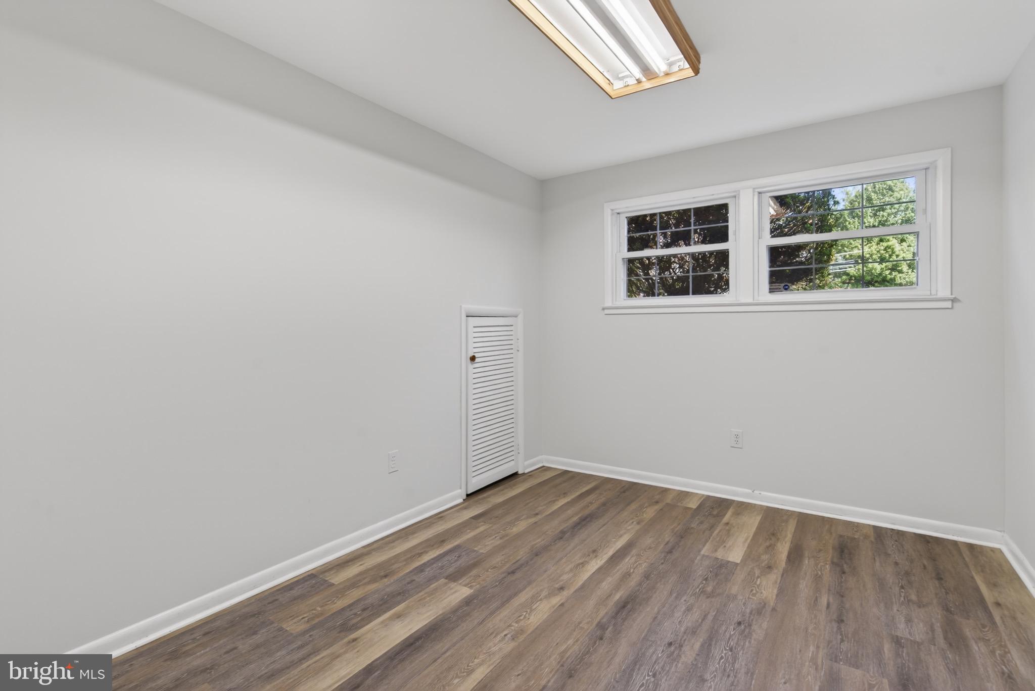 6535 Old Chesterbrook Road McLean, VA 22101 - Photo 43 of 50 an empty room with a window