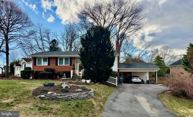 $1,300,000 | 6535 Old Chesterbrook Road, McLean, VA 22101