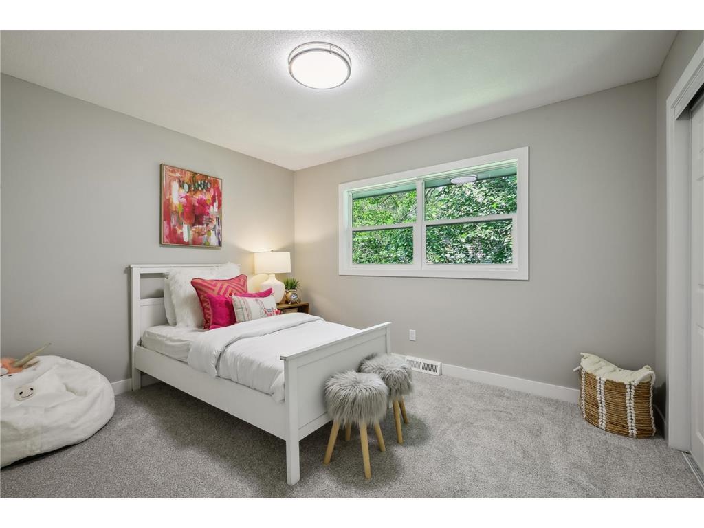 6860 Rosemary Road Eden Prairie, MN 55346 - Photo 19 of 33