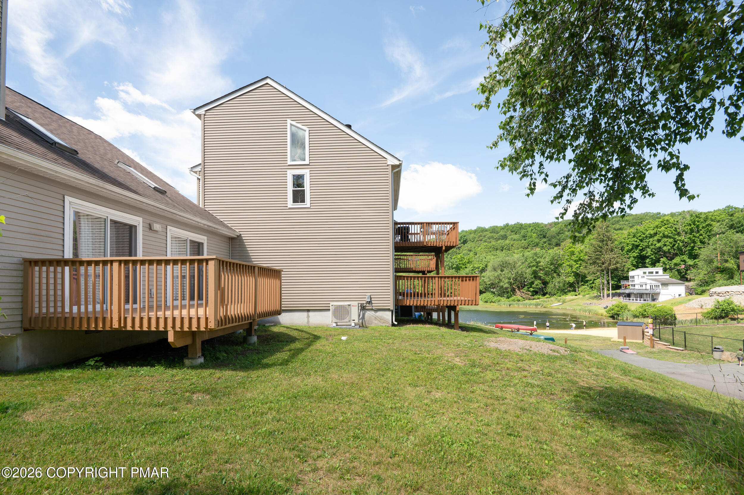 3385 Windermere Drive Bushkill, PA 18324 - Photo 28 of 34 Rear view 3