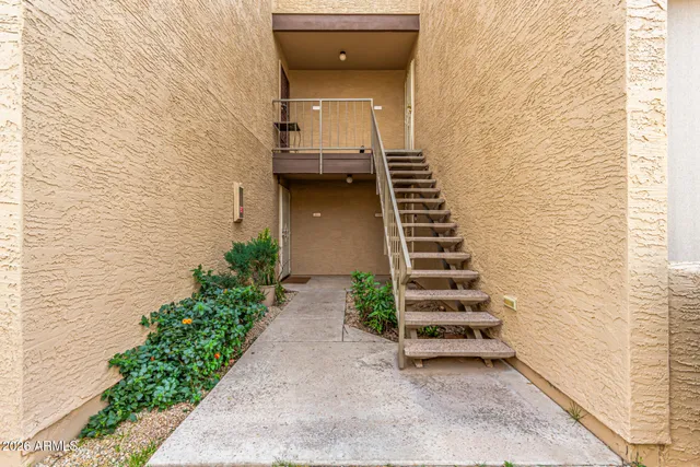 a view of a pathway besides a building