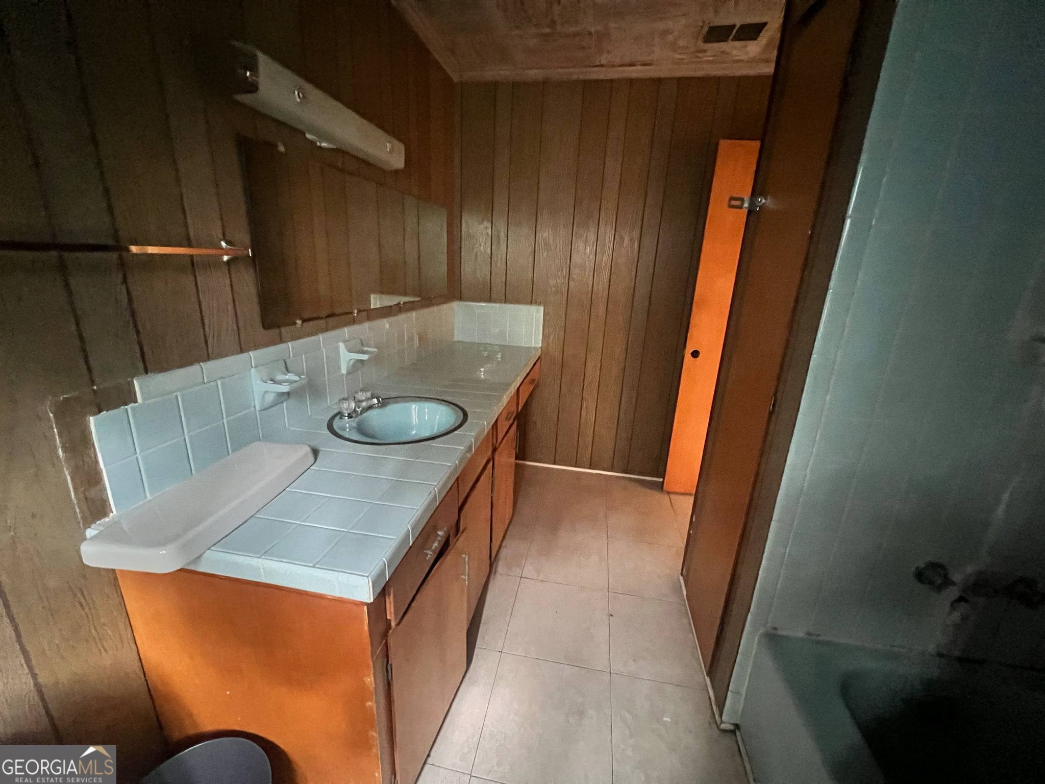 1165 Jaybird Springs Road Chauncey, GA 31011 - Photo 19 of 43 a room with table and chair