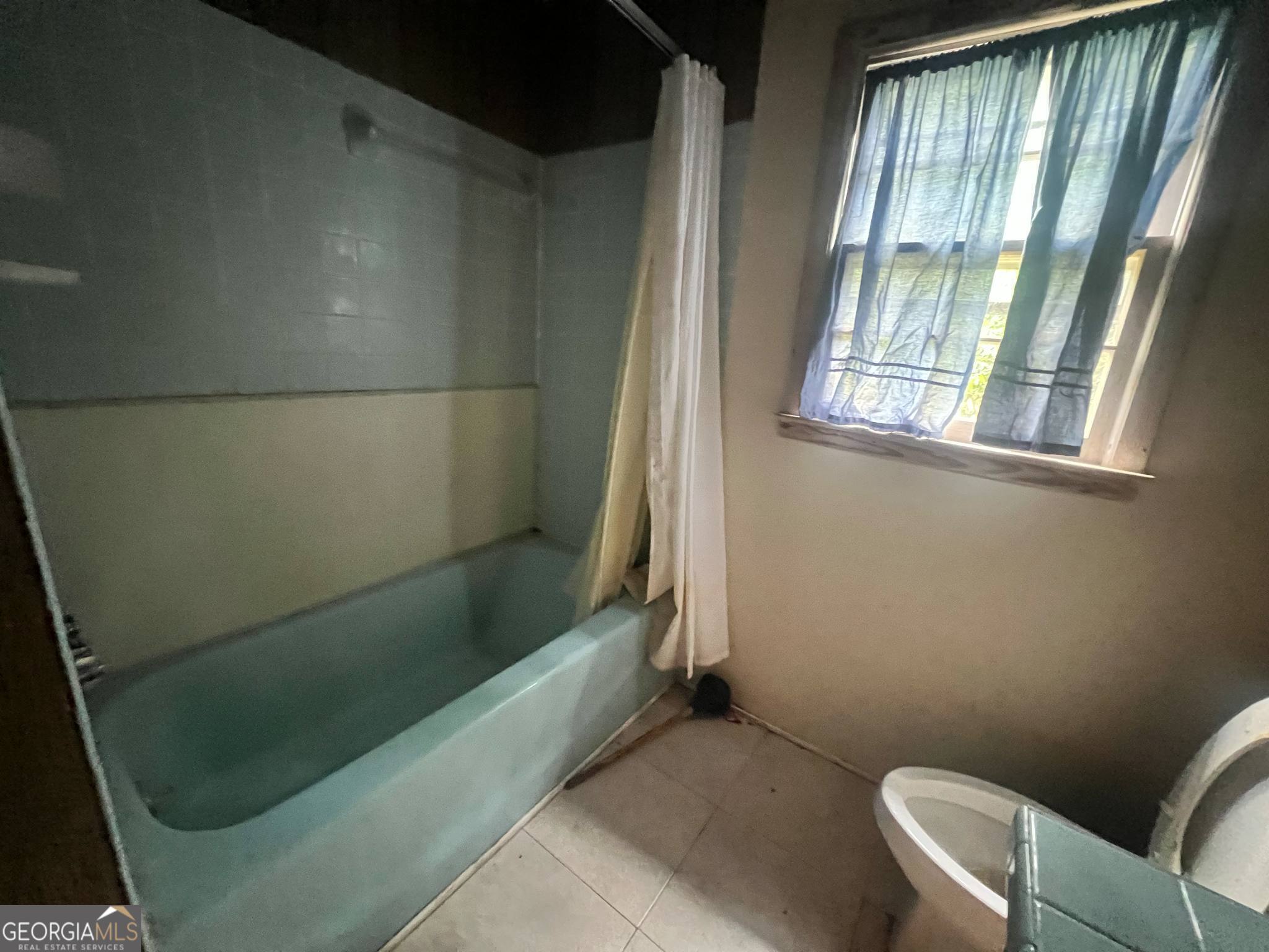 1165 Jaybird Springs Road Chauncey, GA 31011 - Photo 20 of 43 a bathroom with a window