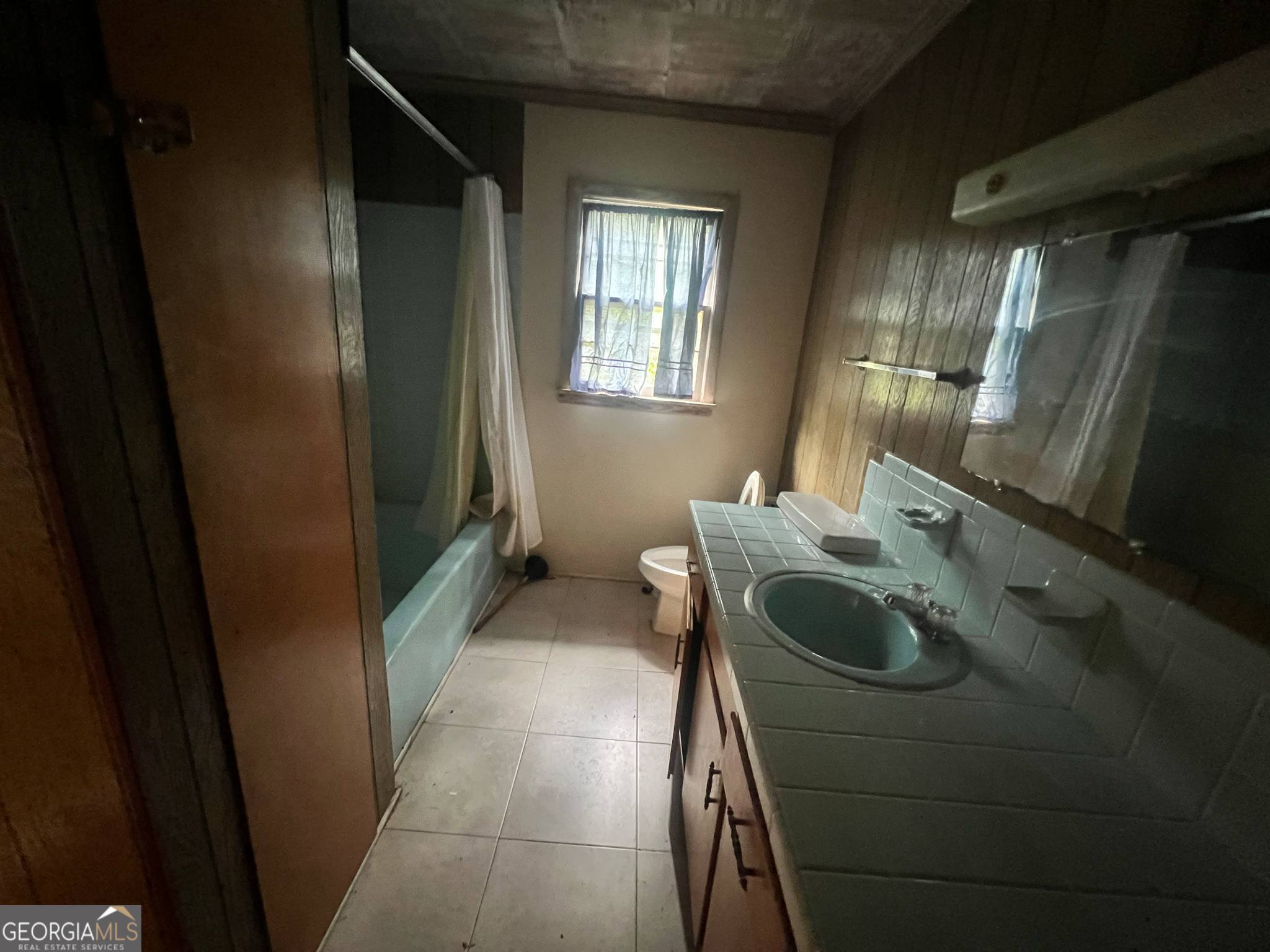 1165 Jaybird Springs Road Chauncey, GA 31011 - Photo 21 of 43 a bathroom with a tub sink and mirror