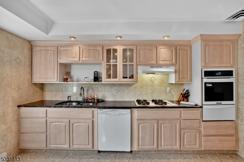 2636 Frederick Terrace Union, NJ 07083 - Photo 12 of 49