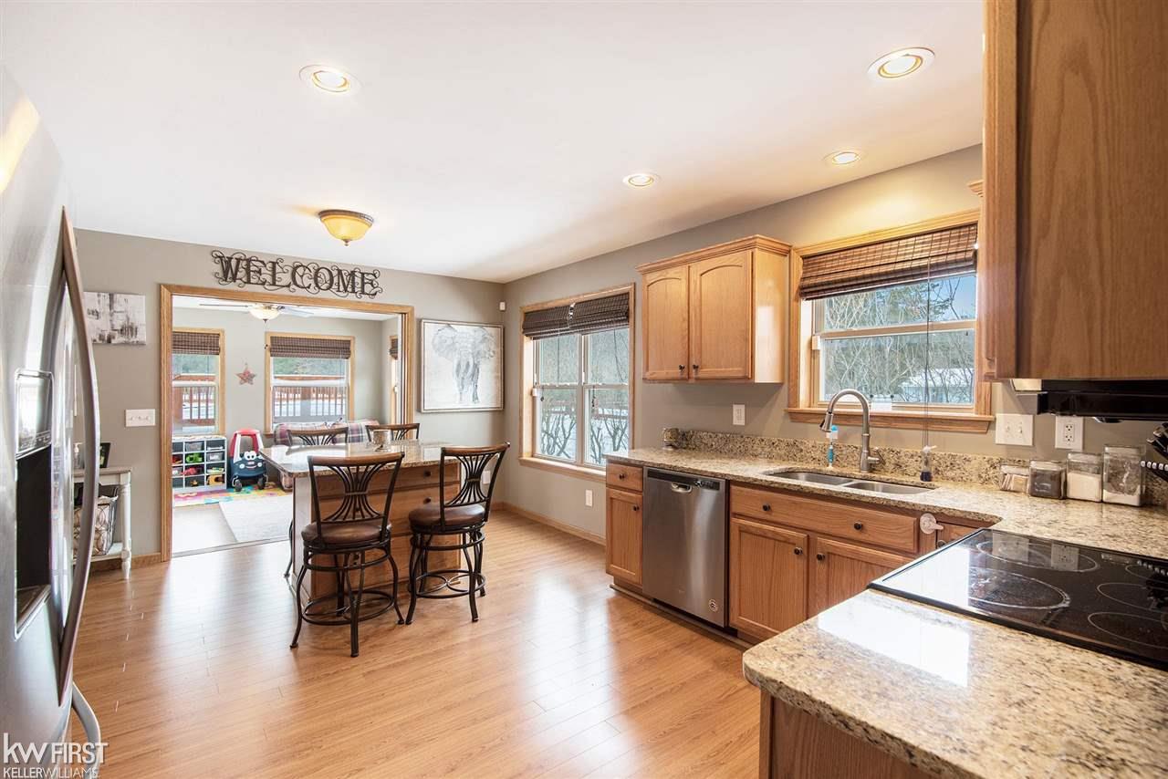 7063 Gillette Road Flushing, MI 48433 - Photo 3 of 42