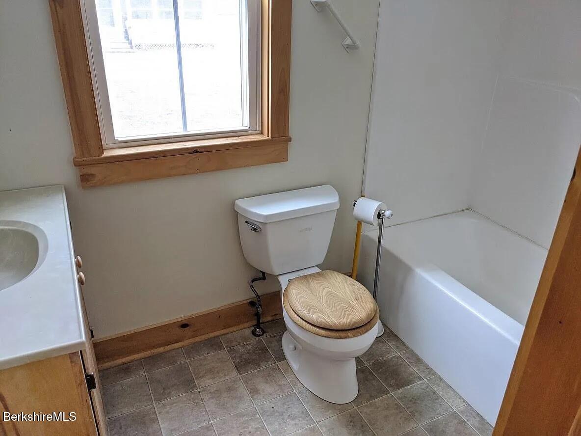 34 Church Street Stockbridge, MA 01262 - Photo 14 of 25 34 Church Inside 4