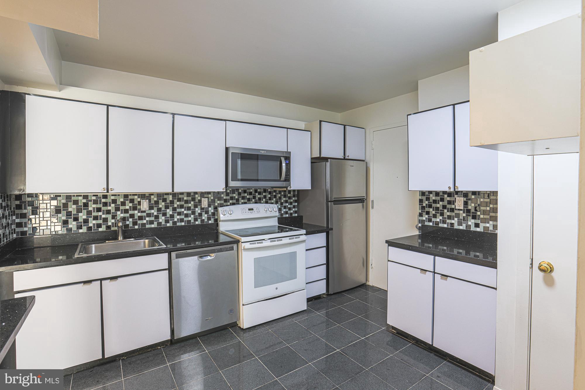 3601 Clarks Lane, Unit 424 Baltimore, MD 21215 - Photo 5 of 31 Kitchen