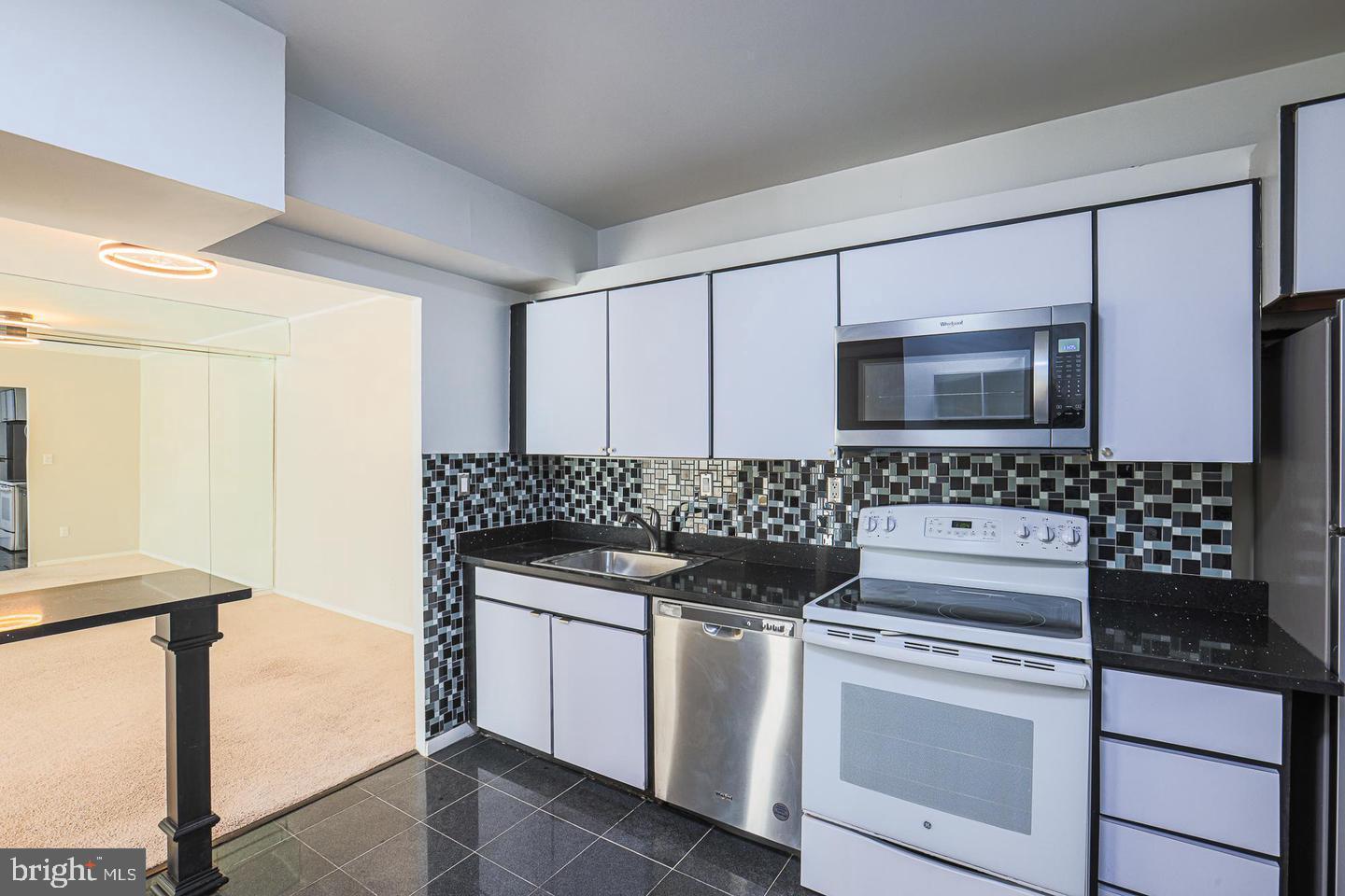3601 Clarks Lane, Unit 424 Baltimore, MD 21215 - Photo 6 of 31 Kitchen
