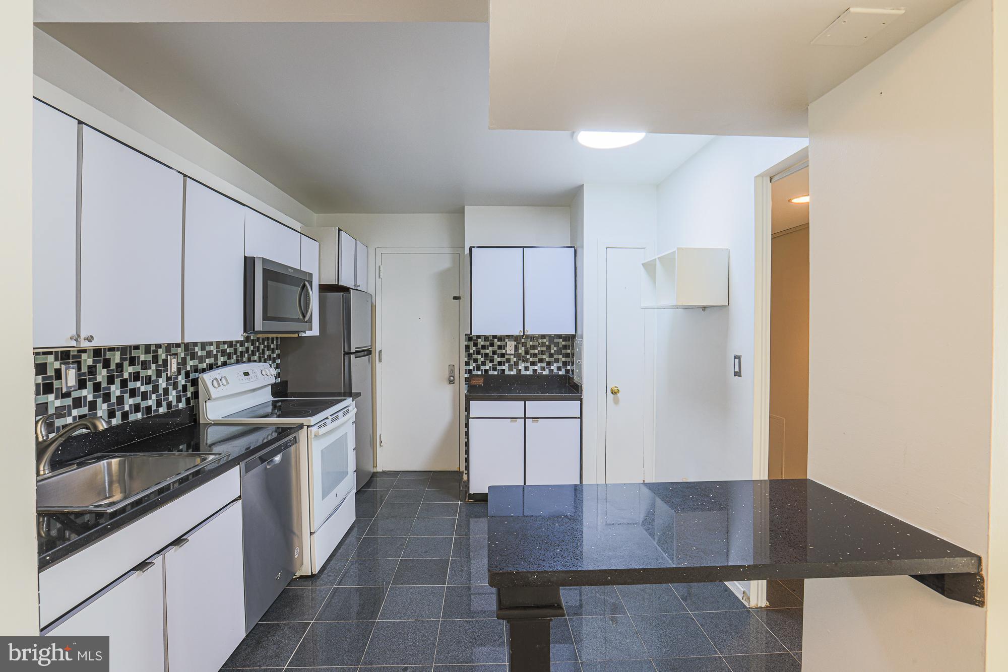 3601 Clarks Lane, Unit 424 Baltimore, MD 21215 - Photo 7 of 31 Kitchen