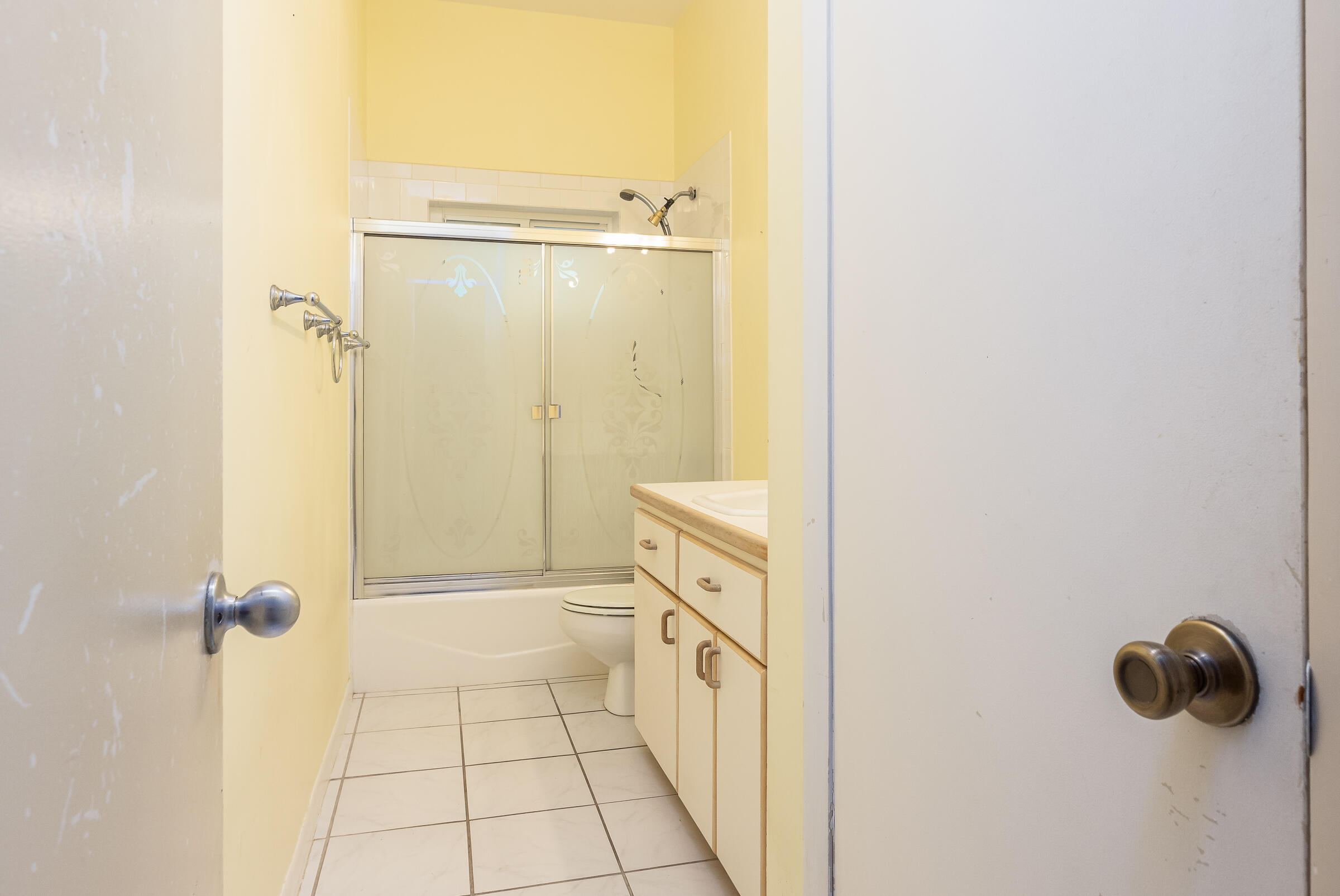 132 Galleon Road Islamorada, FL 33036 - Photo 25 of 38 a bathroom with a granite countertop shower mirror and a sink