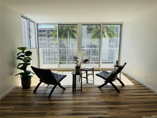 $630,000 | 1130 Wilder Avenue, Unit 301, Honolulu, HI 96822