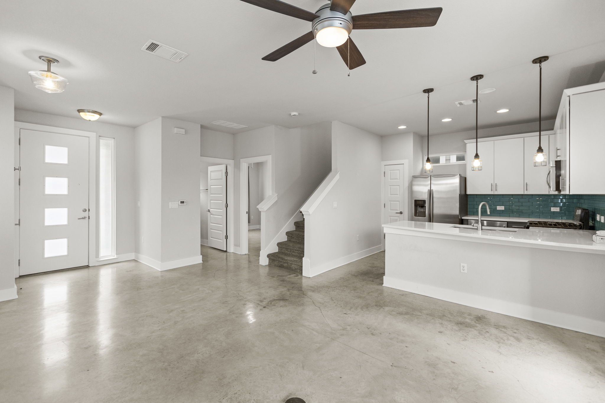 1904 Cleese Drive Austin, TX 78741 - Photo 4 of 39 Gallery Image 4