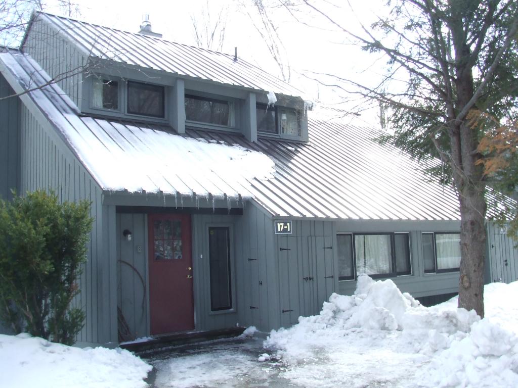 17 Whaleback Road, Unit 1 Lincoln, NH 03251 - Photo 1 of 9
