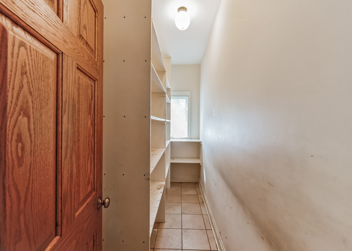 471 Stagecoach Run Glen Ellyn, IL 60137 - Photo 11 of 26 a view of a hallway