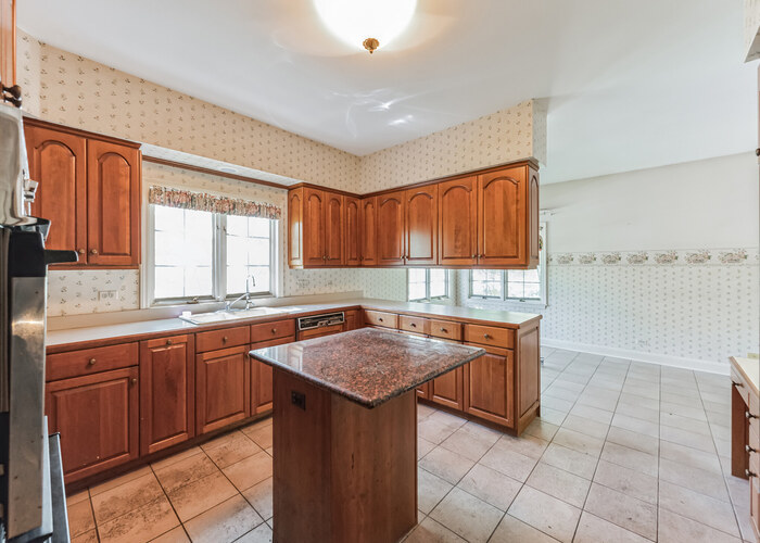 471 Stagecoach Run Glen Ellyn, IL 60137 - Photo 12 of 26 a kitchen with a sink window and cabinets