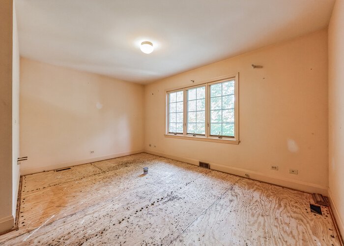 471 Stagecoach Run Glen Ellyn, IL 60137 - Photo 20 of 26 an empty room with a window