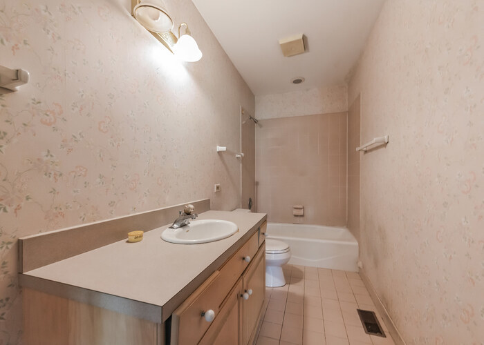 471 Stagecoach Run Glen Ellyn, IL 60137 - Photo 26 of 26 a bathroom with a sink a toilet and shower