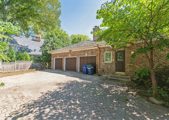 471 Stagecoach Run Glen Ellyn, IL 60137 - Photo 5 of 26 a view of a house with a yard and tree