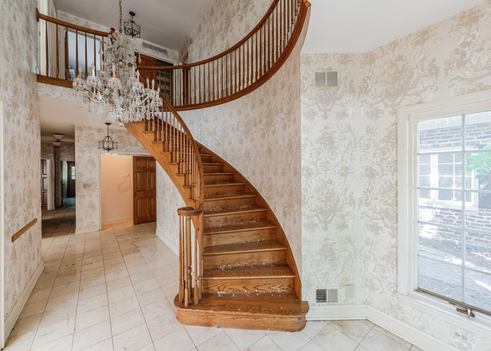 471 Stagecoach Run Glen Ellyn, IL 60137 - Photo 6 of 26 a view of entryway and hall