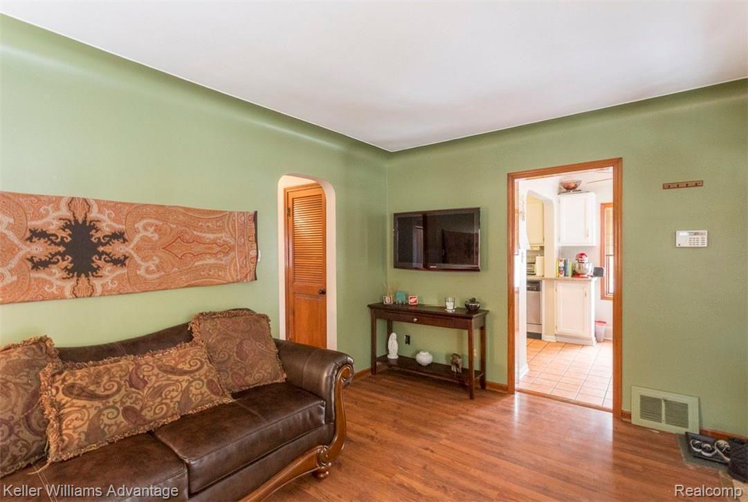 22620 Power Road Farmington, MI 48336 - Photo 4 of 32 7-Power Rd_22620.jpg