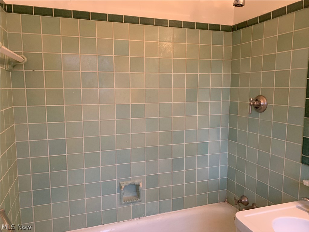 16131 Cleviden Road Cleveland, OH 44112 - Photo 17 of 24