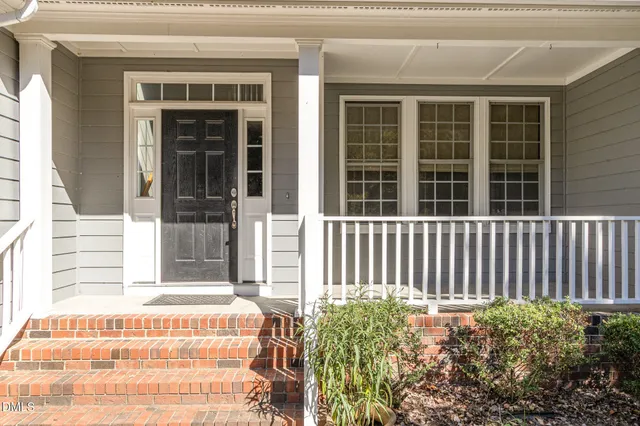 a house view with a outdoor space