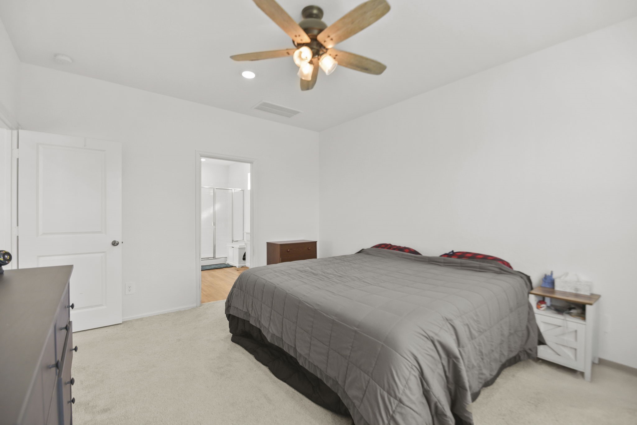 2851 Paradise Ridge Way Conroe, TX 77301 - Photo 14 of 33 a bedroom with a bed and a ceiling fan