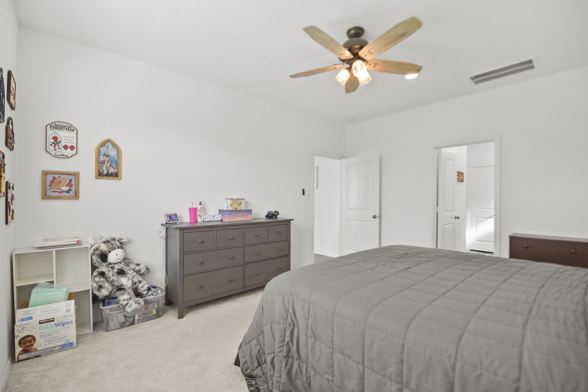 2851 Paradise Ridge Way Conroe, TX 77301 - Photo 15 of 33 a bedroom with a bed and a chandelier