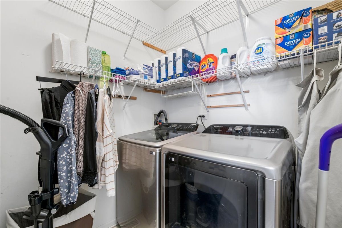 821 Red Barn Lane Elgin, IL 60124 - Photo 21 of 27 a utility room with dryer and washer