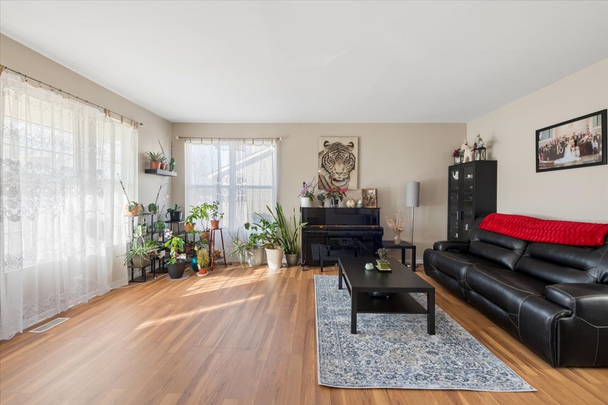 821 Red Barn Lane Elgin, IL 60124 - Photo 4 of 27 a living room with furniture and a wooden floor