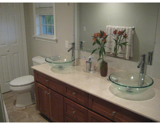 18 Robinhood Road Natick, MA 01760 - Photo 3 of 12 Gallery Image 3
