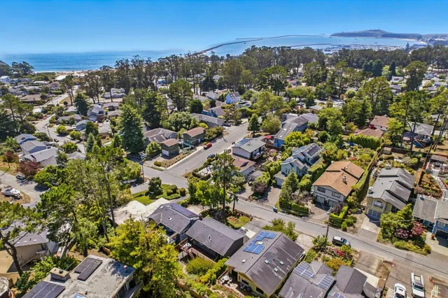 $1,399,000 | 422 Ave Portola, El Granada, CA 94019