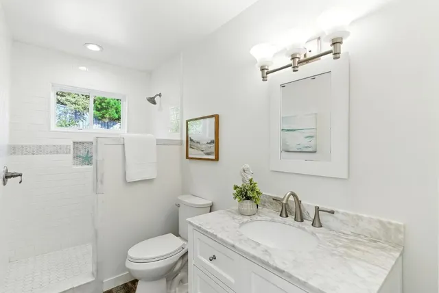 $1,399,000 | 422 Ave Portola, El Granada, CA 94019