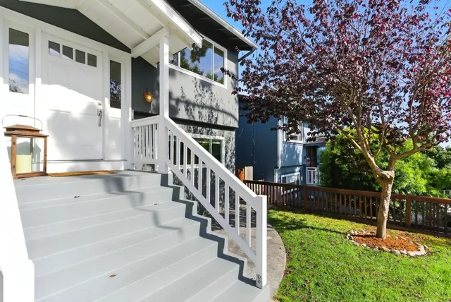 $1,399,000 | 422 Ave Portola, El Granada, CA 94019