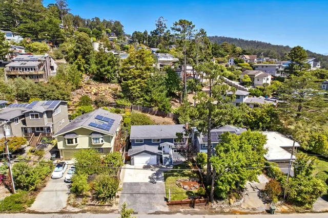 $1,399,000 | 422 Ave Portola, El Granada, CA 94019