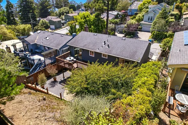 $1,399,000 | 422 Ave Portola, El Granada, CA 94019