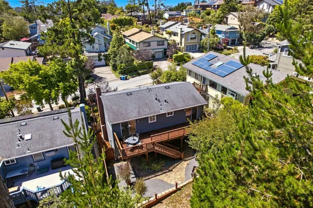 $1,399,000 | 422 Ave Portola, El Granada, CA 94019