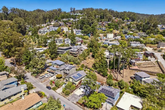 $1,399,000 | 422 Ave Portola, El Granada, CA 94019