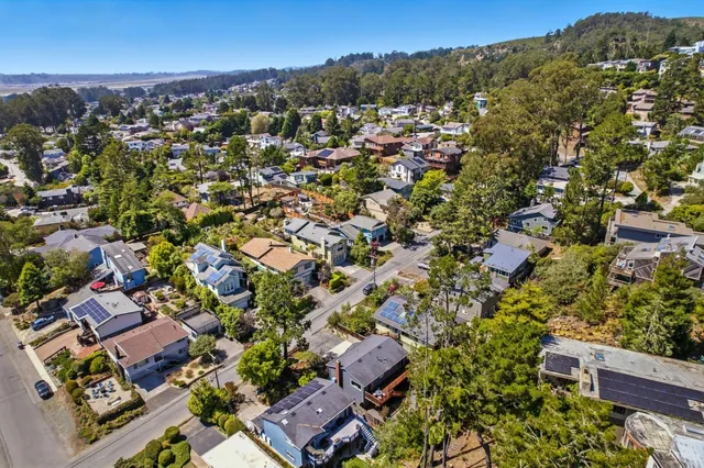 $1,399,000 | 422 Ave Portola, El Granada, CA 94019